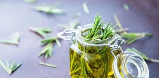 Ulei de Rozmarin, remediul natural pentru par